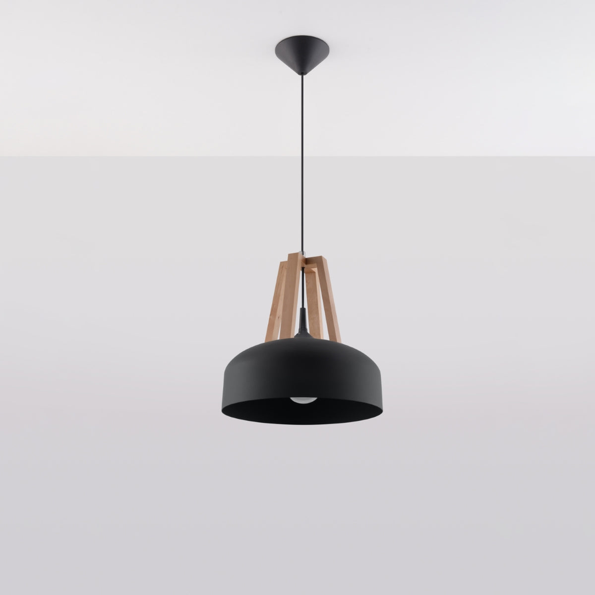 Pendellampe CASCO sort/naturtræ – E27 1 lyskilde 30 × 30 × 85 cm IP20
