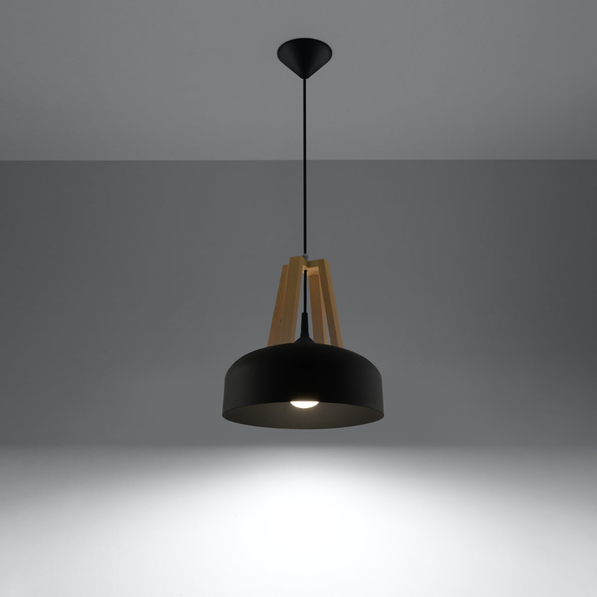 Pendellampe CASCO sort/naturtræ – E27 1 lyskilde 30 × 30 × 85 cm IP20