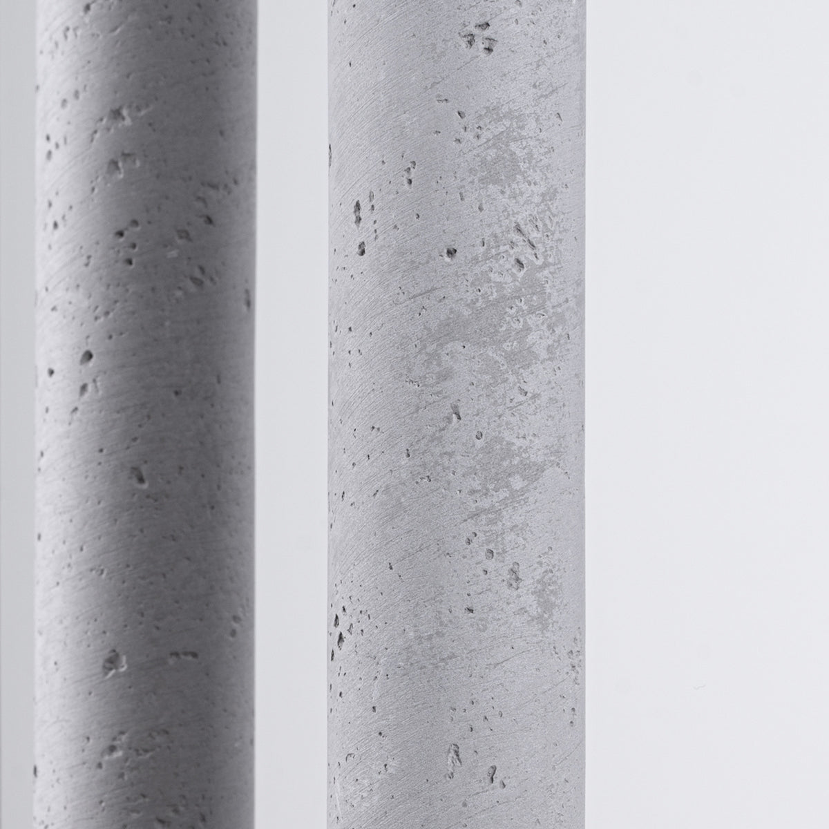Pendellampe PASTELO 5P i beton med 5 lyskilder – 25 × 25 × 110 cm – SL.1275