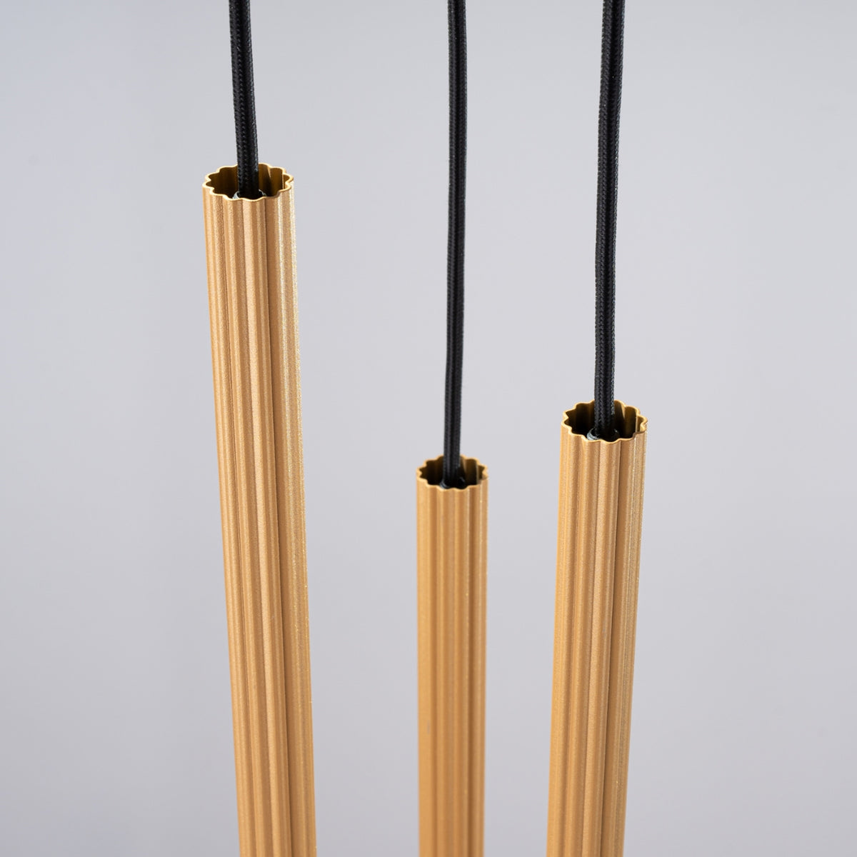 Pendellampe ARCHE 3P guld – G9 3 lyskilder stål 20 × 20 × 120 cm IP20