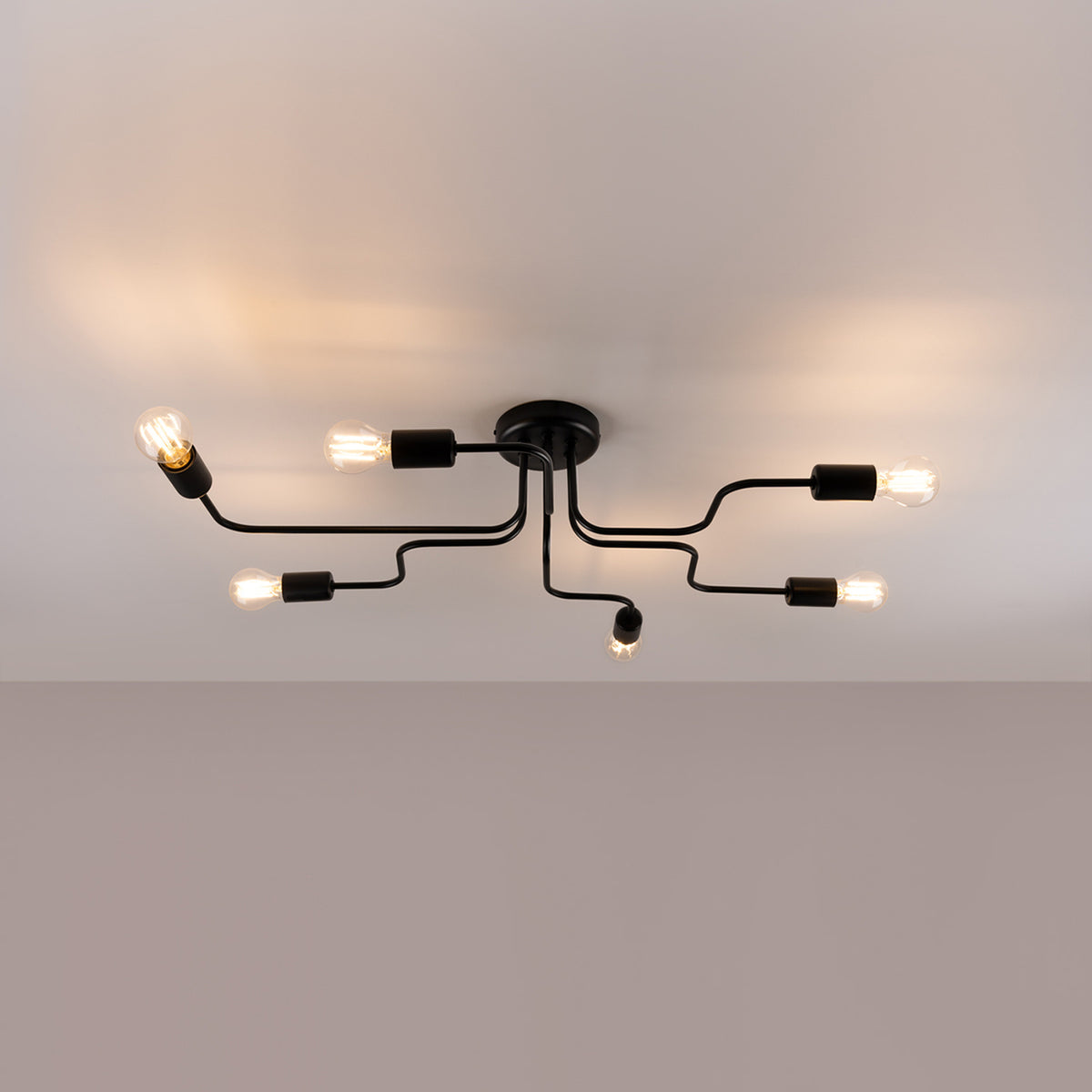 Lysekrone VECTOR 6 sort med 6 lyskilder – 80 × 64 × 15.5 cm – SL.1447