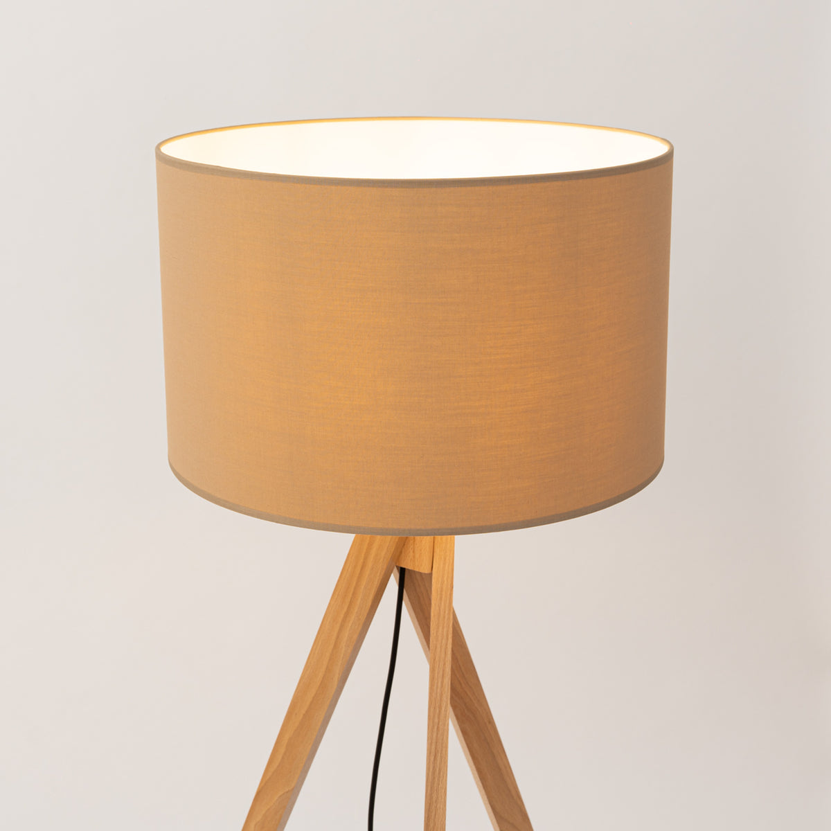 Gulvlampe NATT beige med 1 lyskilder – 77 × 77 × 140 cm – SL.1905