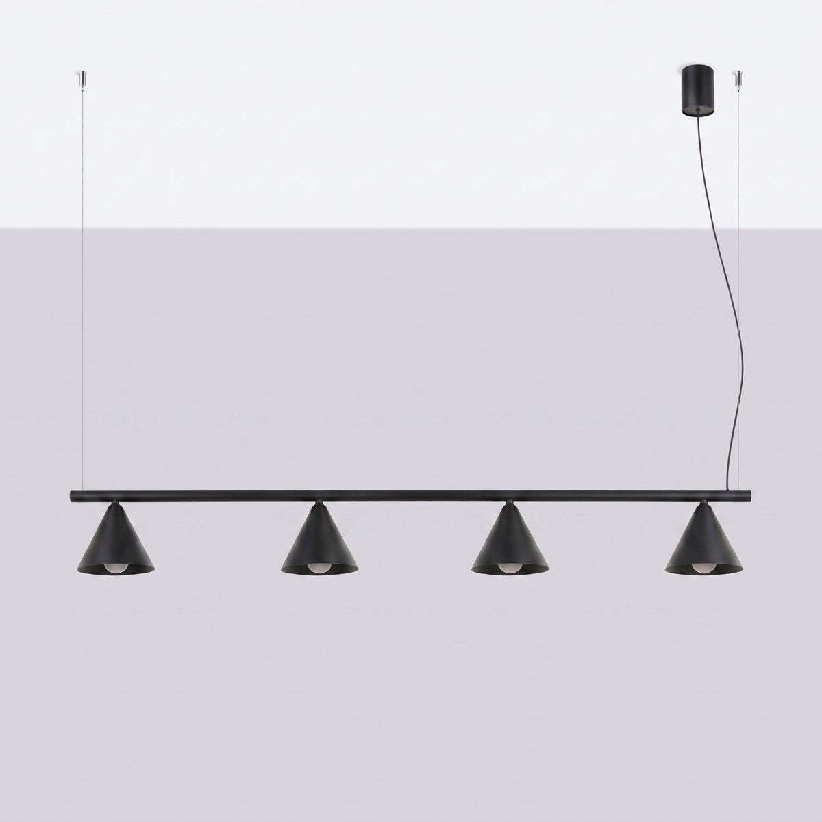 Lysekrone NOX 4L sort med 4 lyskilder – 122 × 14 × 215 cm – SL.2552